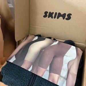 NWT$148 SKIMS Faux Sherlong Teddy Zip Up Women Jacket Ecru Collared L